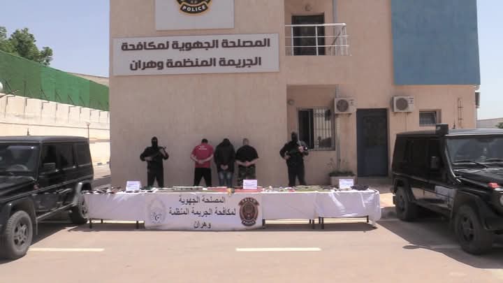 وهران : تفكيك شبكة إجرامية تتاجر في الأسلحة