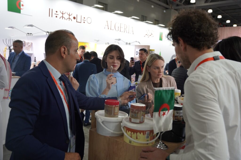 إقبال واسع على الجناح الجزائري في افتتاح الصالون الدولي للصناعات الغذائية بموسكو