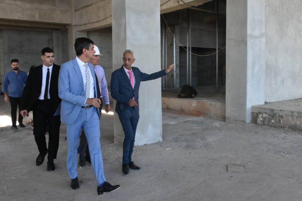 رابحي يعاين مشاريع إعادة تأهيل فندقي السفير والكيتاني