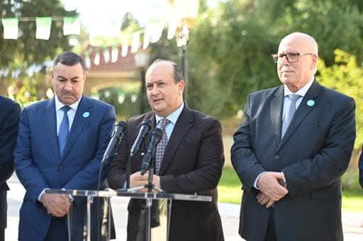 الوزير الأول يؤكد التزام الدولة بإعادة تشغيل المشاريع المصادرة في إطار محاربة الفساد