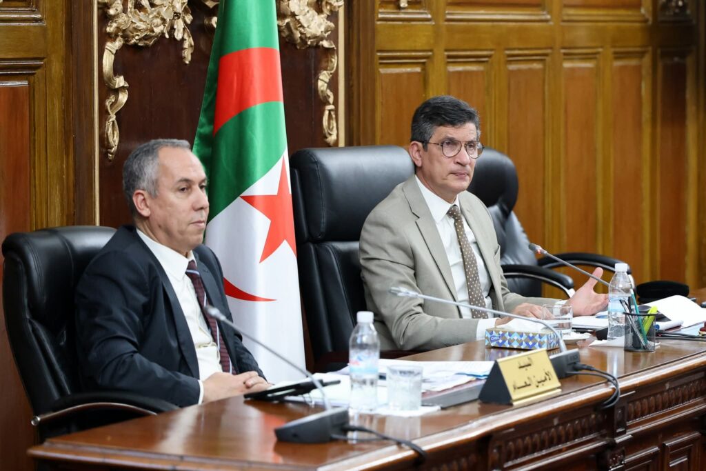 مشاريع قطاع الموارد المائية على طاولة الوزير والي ولاية الجزائر